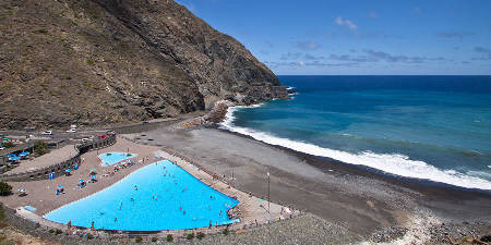 Playa y piscina de Vallehermoso